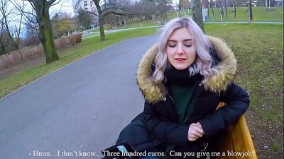 Svelger en fremmeds varme sperm for penger - blowjob i parken av Eva Elfie